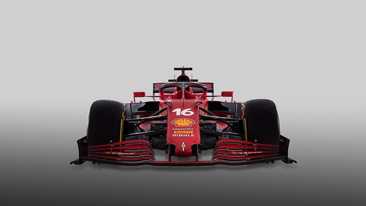 Auto de F1 de la Scuderia Ferrari en el taller