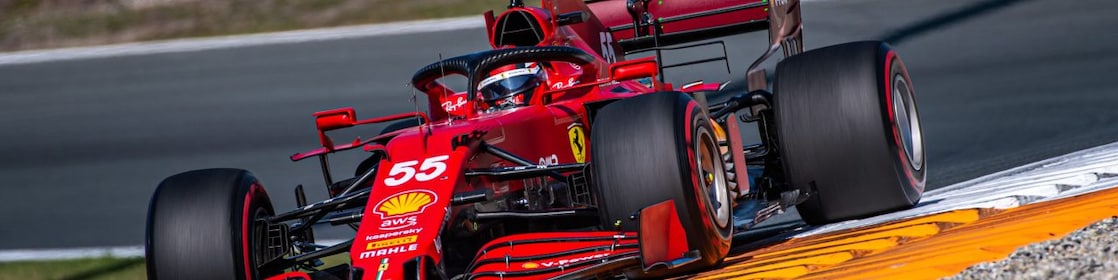 Kimi Raikkonen, piloto de Fórmula 1 del equipo Ferrari, corriendo con su auto Ferrari SF15-T