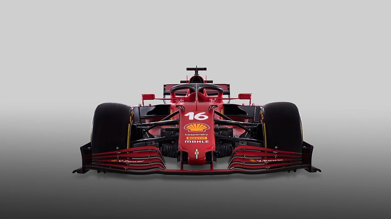 Auto de F1 de la Scuderia Ferrari en el taller